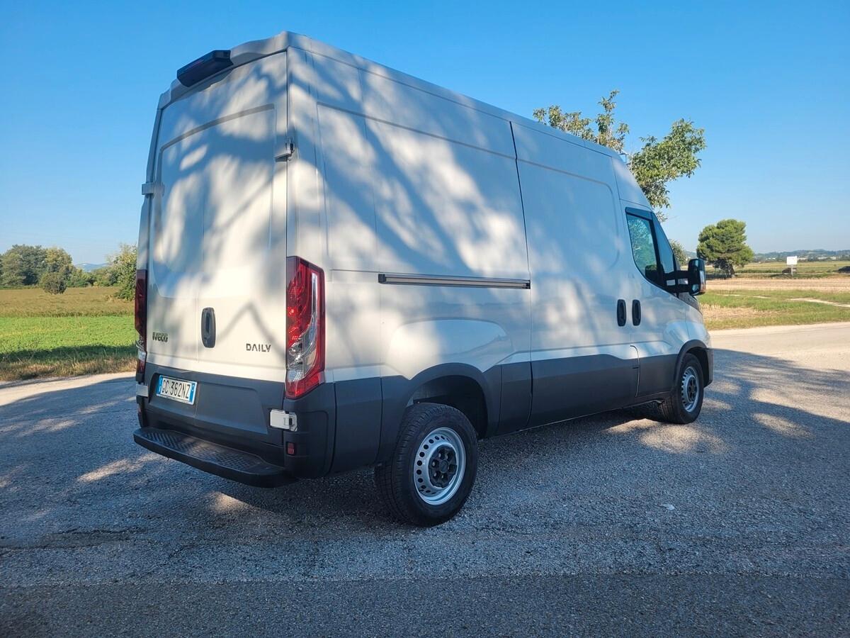 IVECO DAILY 35S12 V 3520 H2 FP