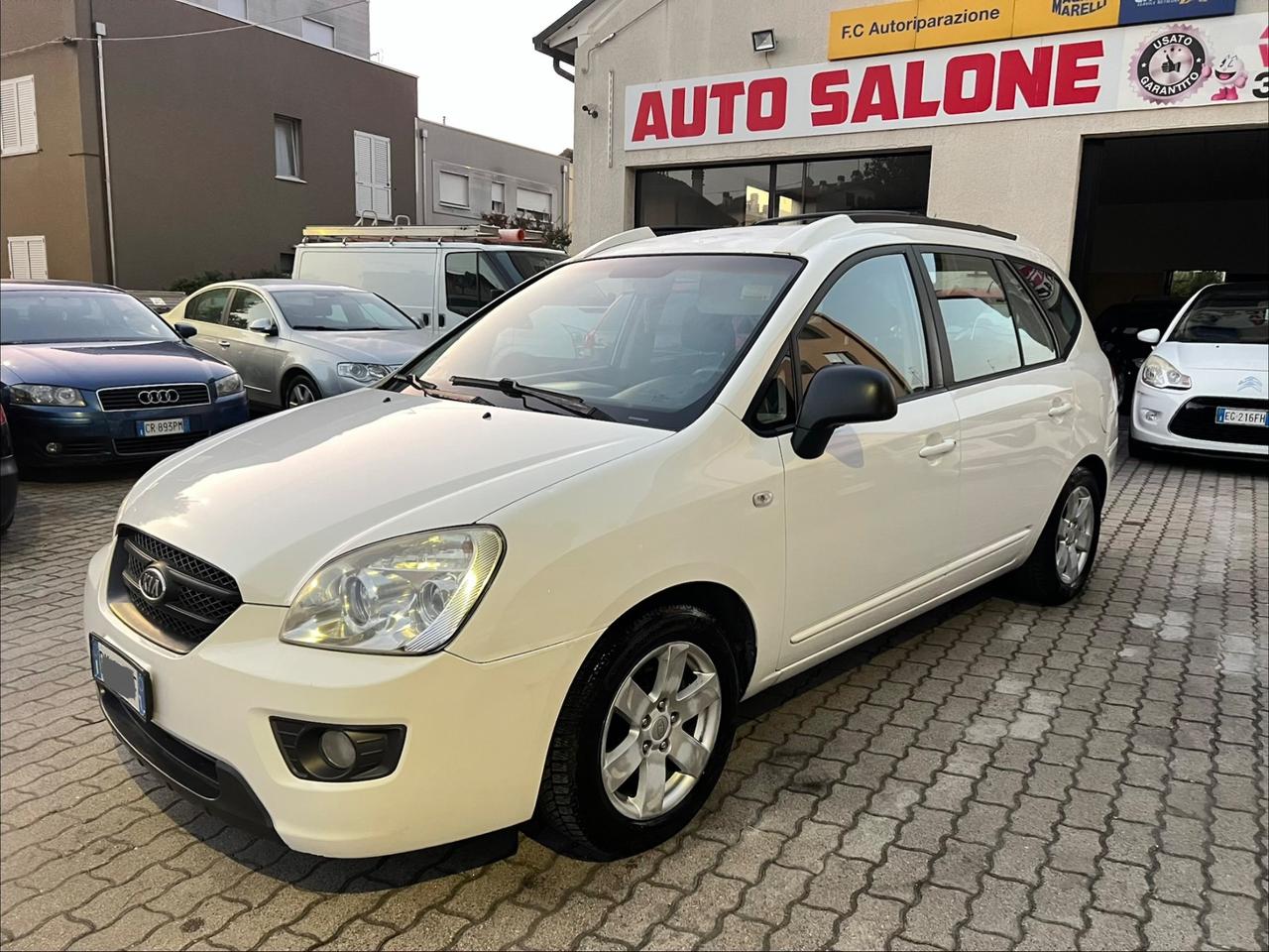 Kia Carens 2.0 con GPL CVVT LX Family