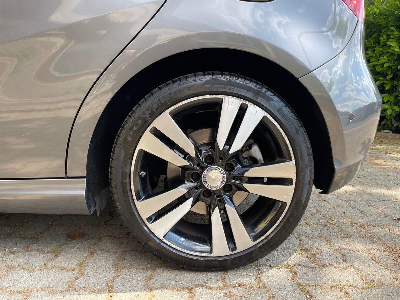 Mercedes-Benz A 200 Business A 200 D