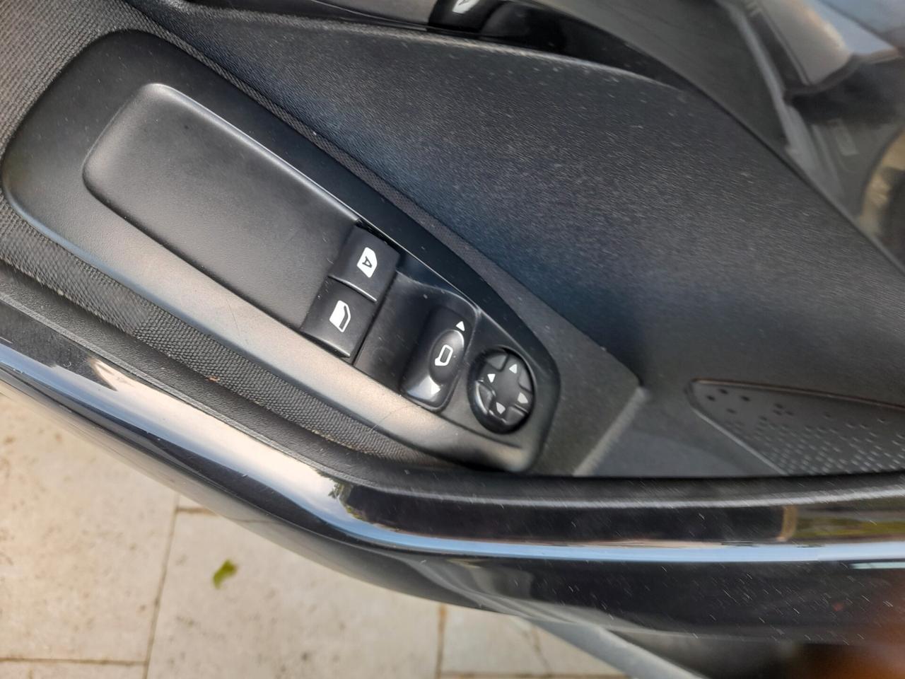 Peugeot 208 1.0 68 CV 5 porte