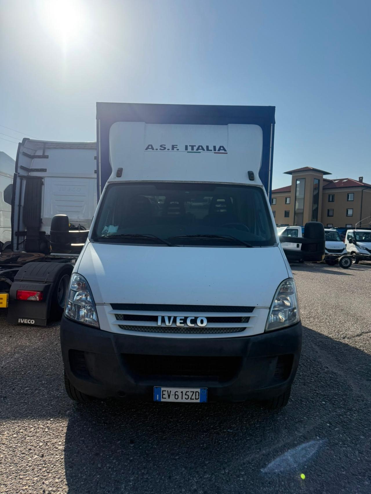 Iveco Dailly 65 con telone e pedana idraulica