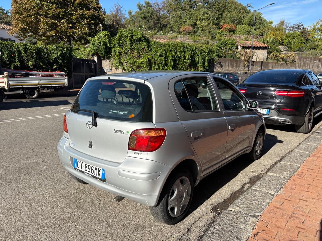 Toyota Yaris 1.0 5 porte Sol