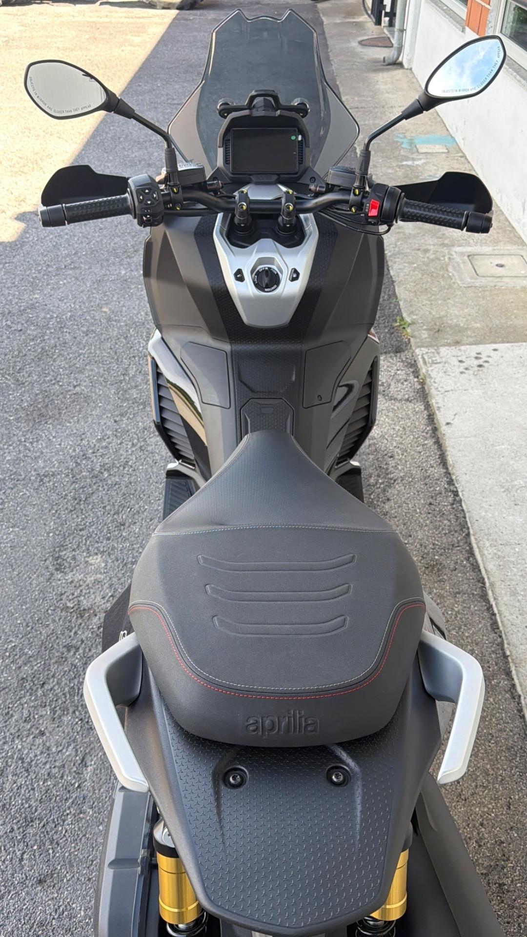 Aprilia SR GT 400