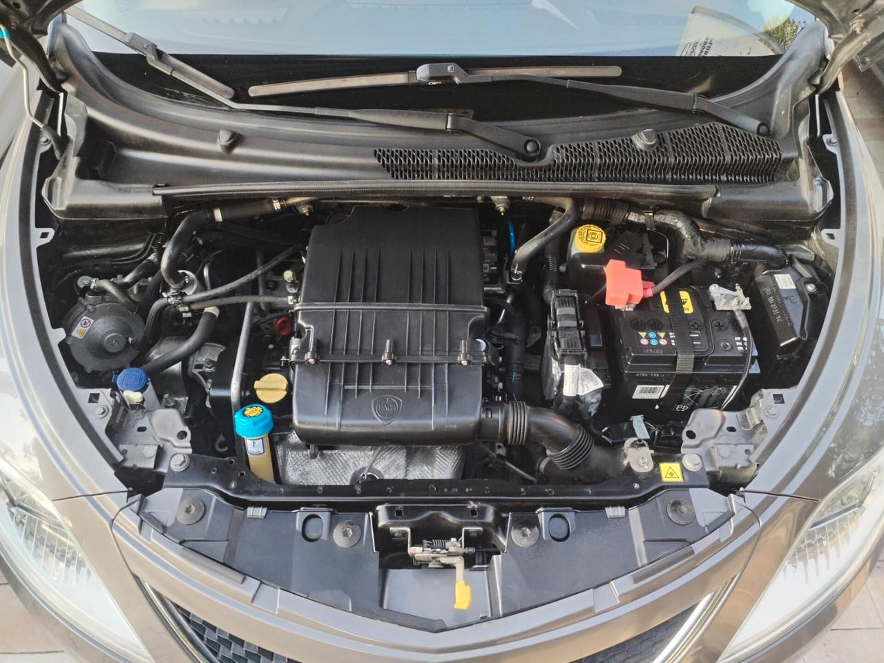 Lancia Ypsilon 1.2 69 CV 5 porte GPL Ecochic Silver