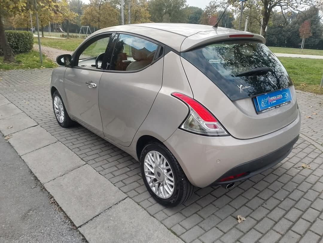 Lancia Ypsilon 1.2 69 CV 5 porte Platinum