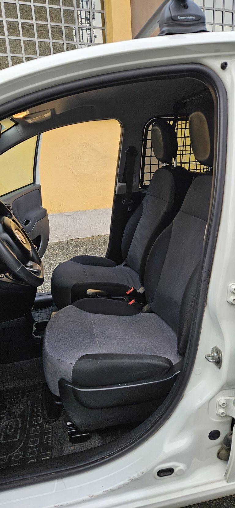 FIAT PANDA 1.2 69 CV VAN BENZINA/ GPL DELLA CASA - KM. 71.000 - PROSSIMO RINNOVO 10/2026 NO IVA ESPOSTA