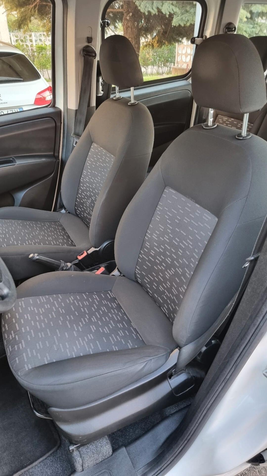 Opel Combo autocarro 5 posti