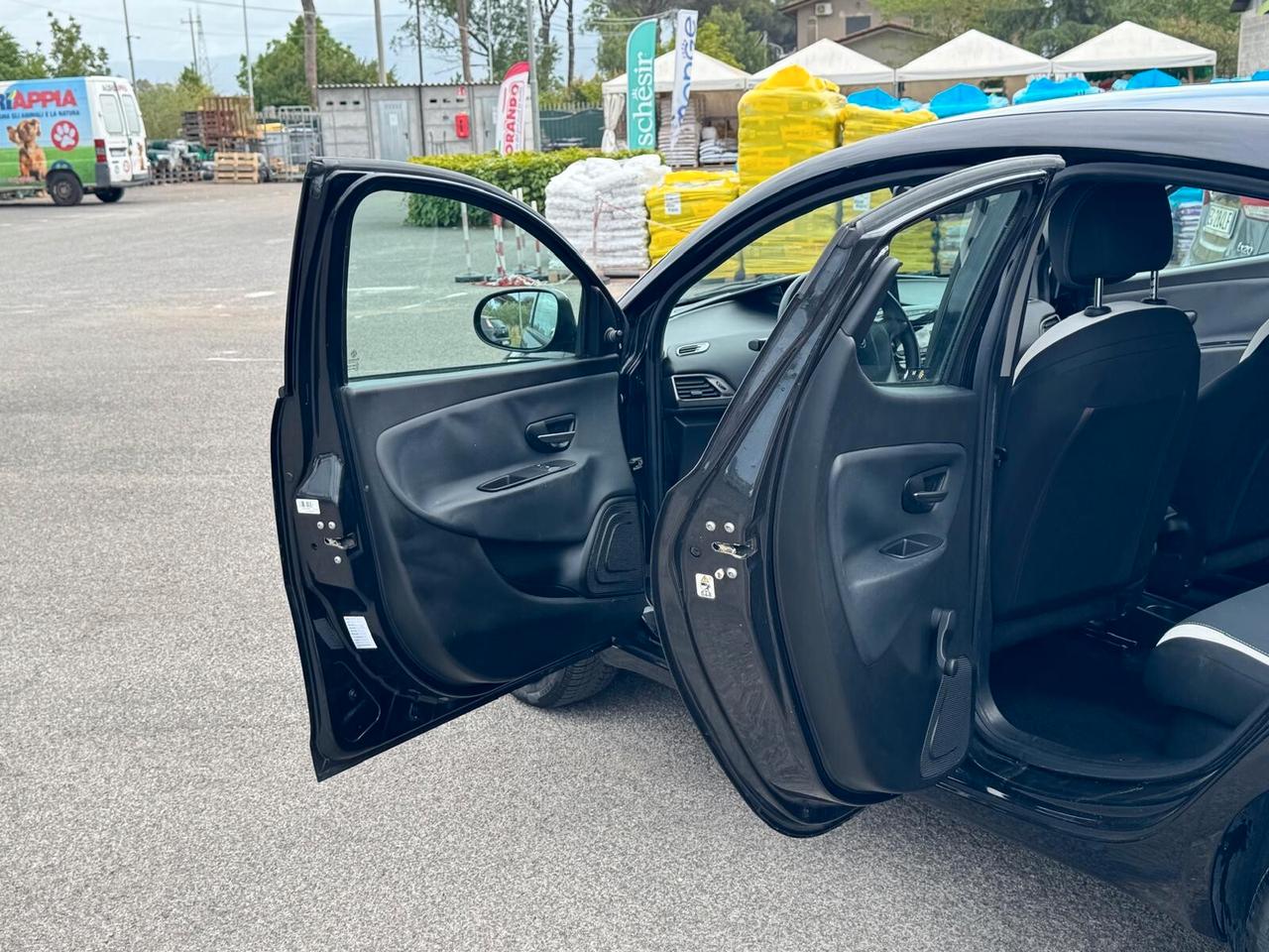 Lancia Ypsilon 1. 2 BENZINA 69CV 2014