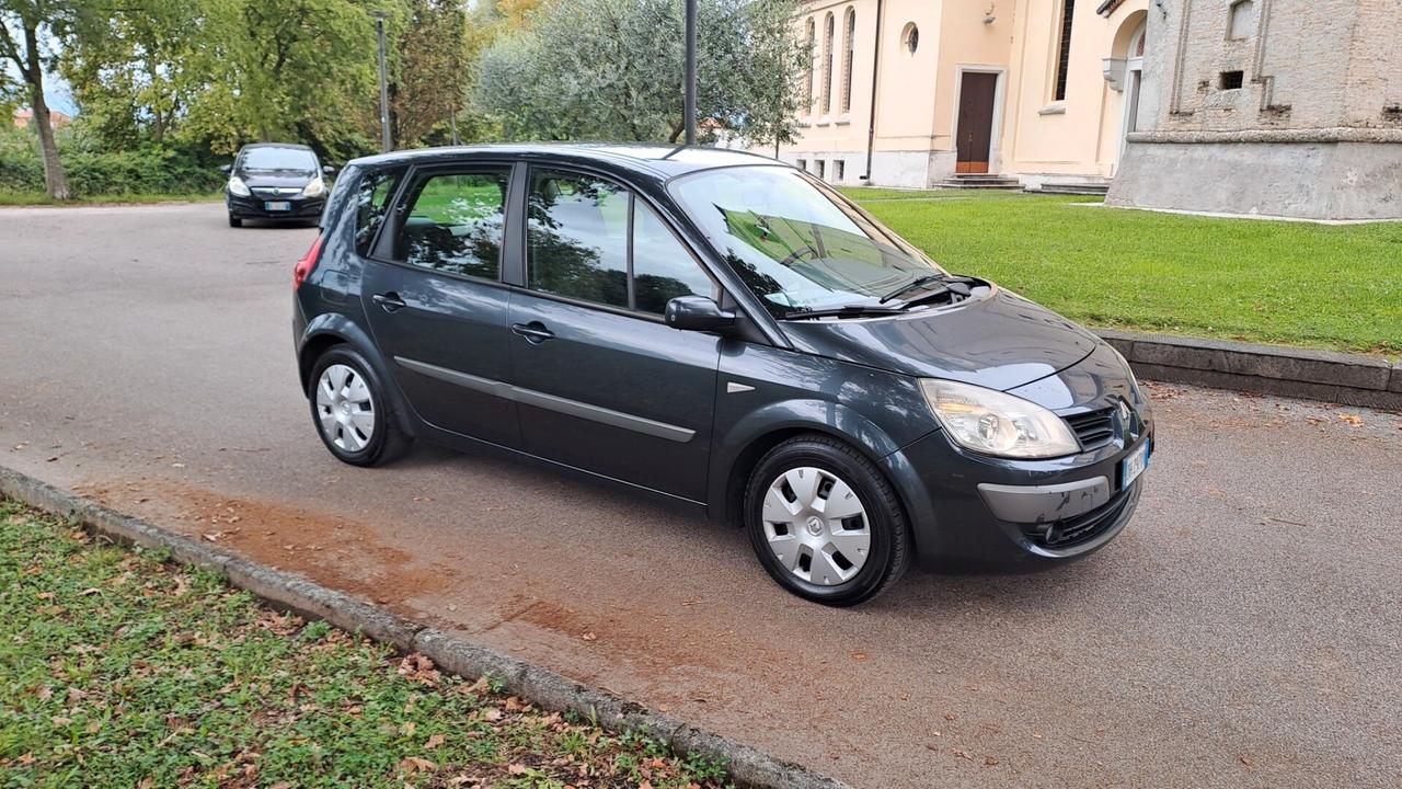 Renault Scenic Grand Scénic 1.9 dCi/130CV