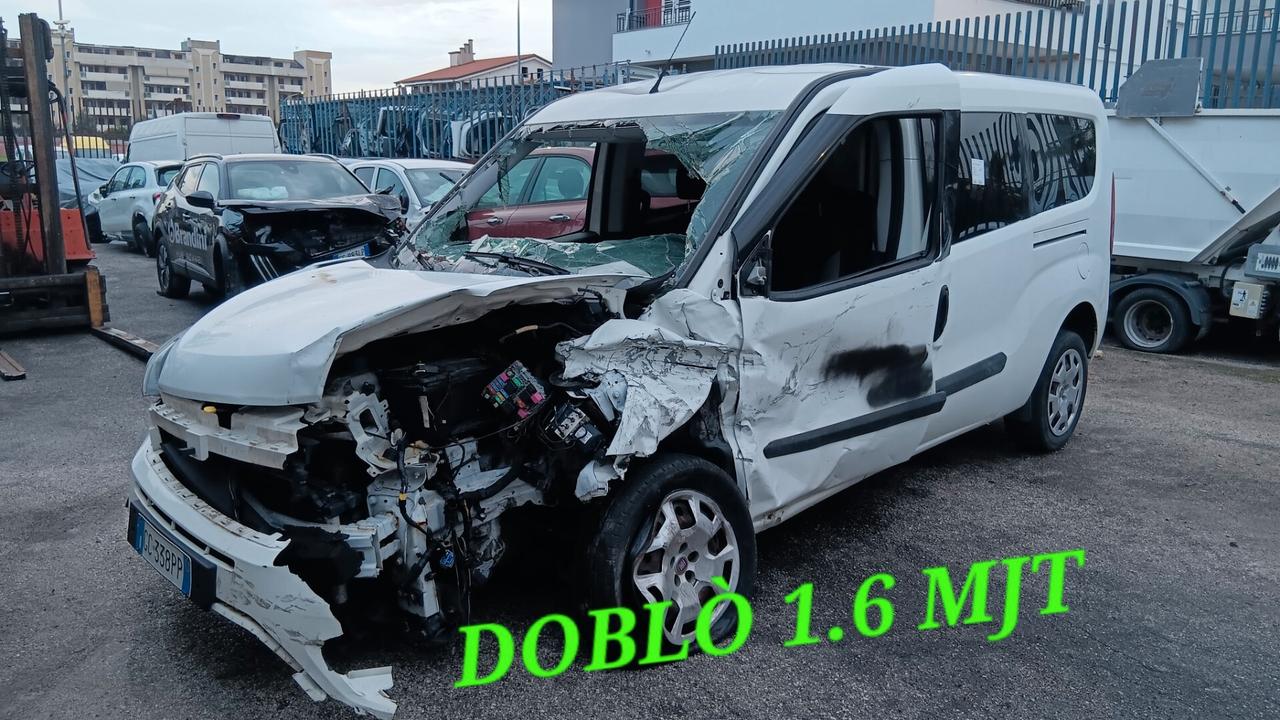 Fiat Doblo 5 posti N1 incidentata sinistrata mondialcars