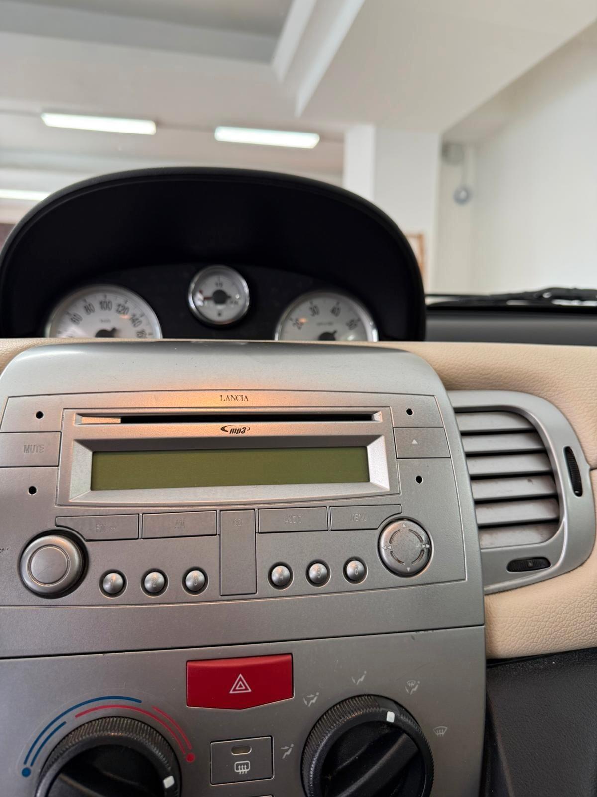 Lancia Ypsilon 1.3 MJT 90 CV Platino