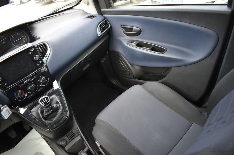 Lancia Ypsilon 1.0 FireFly 5 porte S&S Hybrid Platino