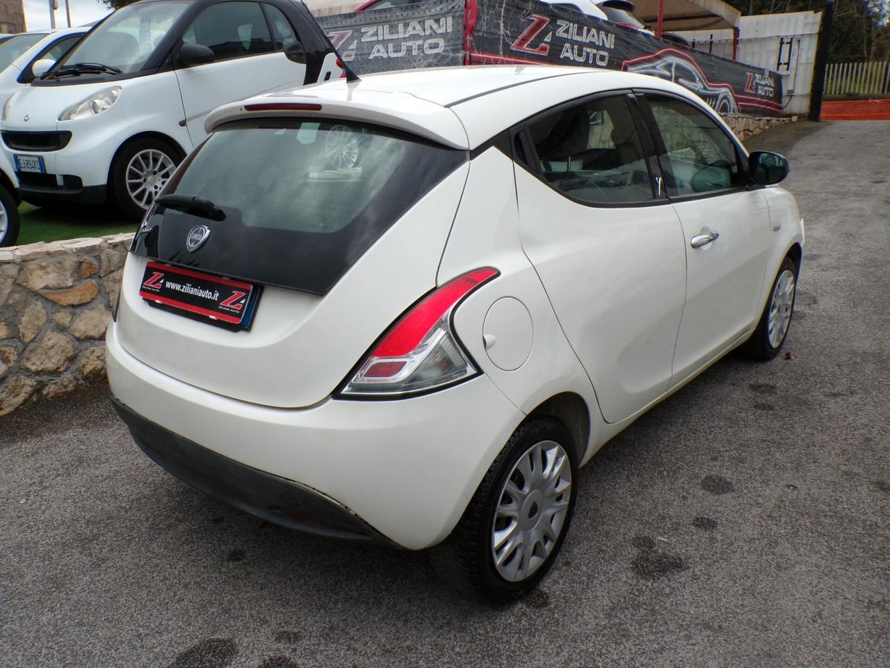 Lancia Ypsilon 1.3 MJT 75 CV Unyca