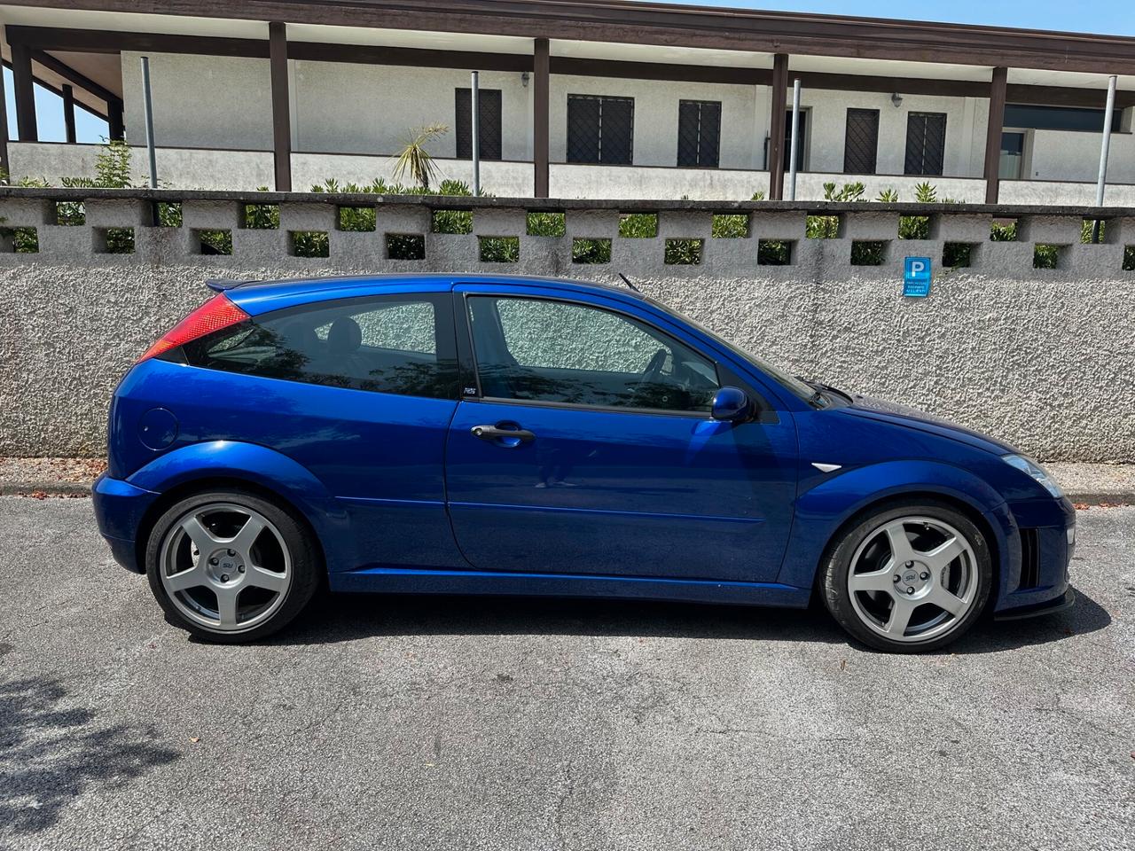 Ford Focus 2.0i 16V cat 3p. RS215
