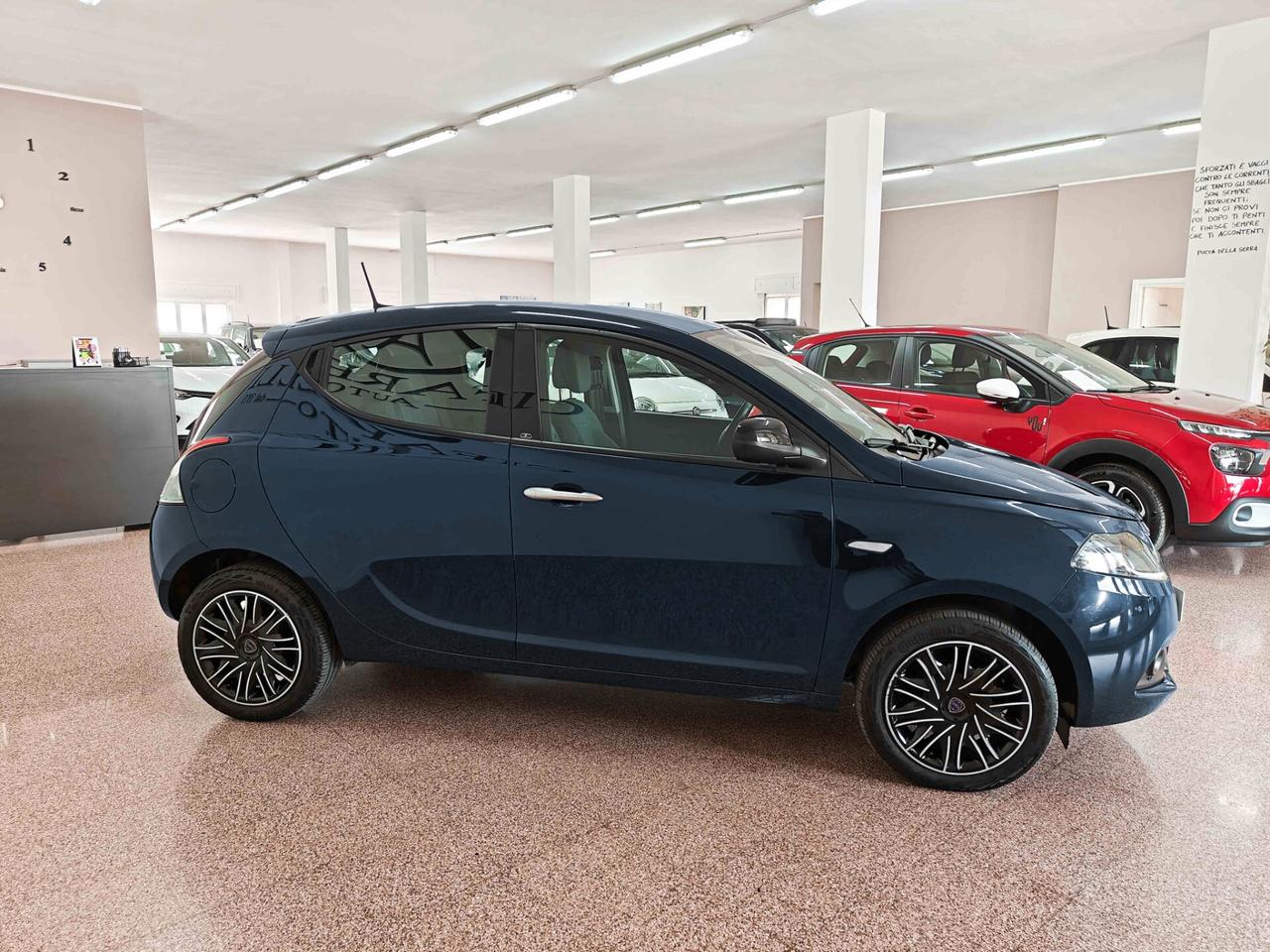 Lancia Ypsilon 1.0 FireFly 5 porte S&S Hybrid Gold Plus