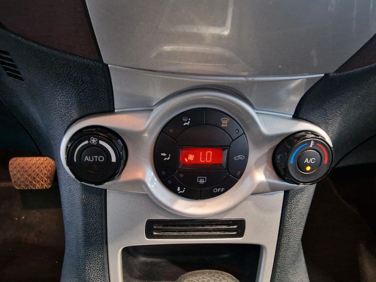 Ford Fiesta 1.4 b, AUTOMATICO GUIDABILE DA DISABILI.