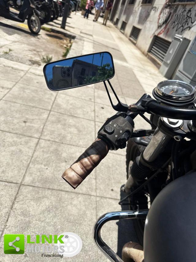 TRIUMPH Bonneville T100 black