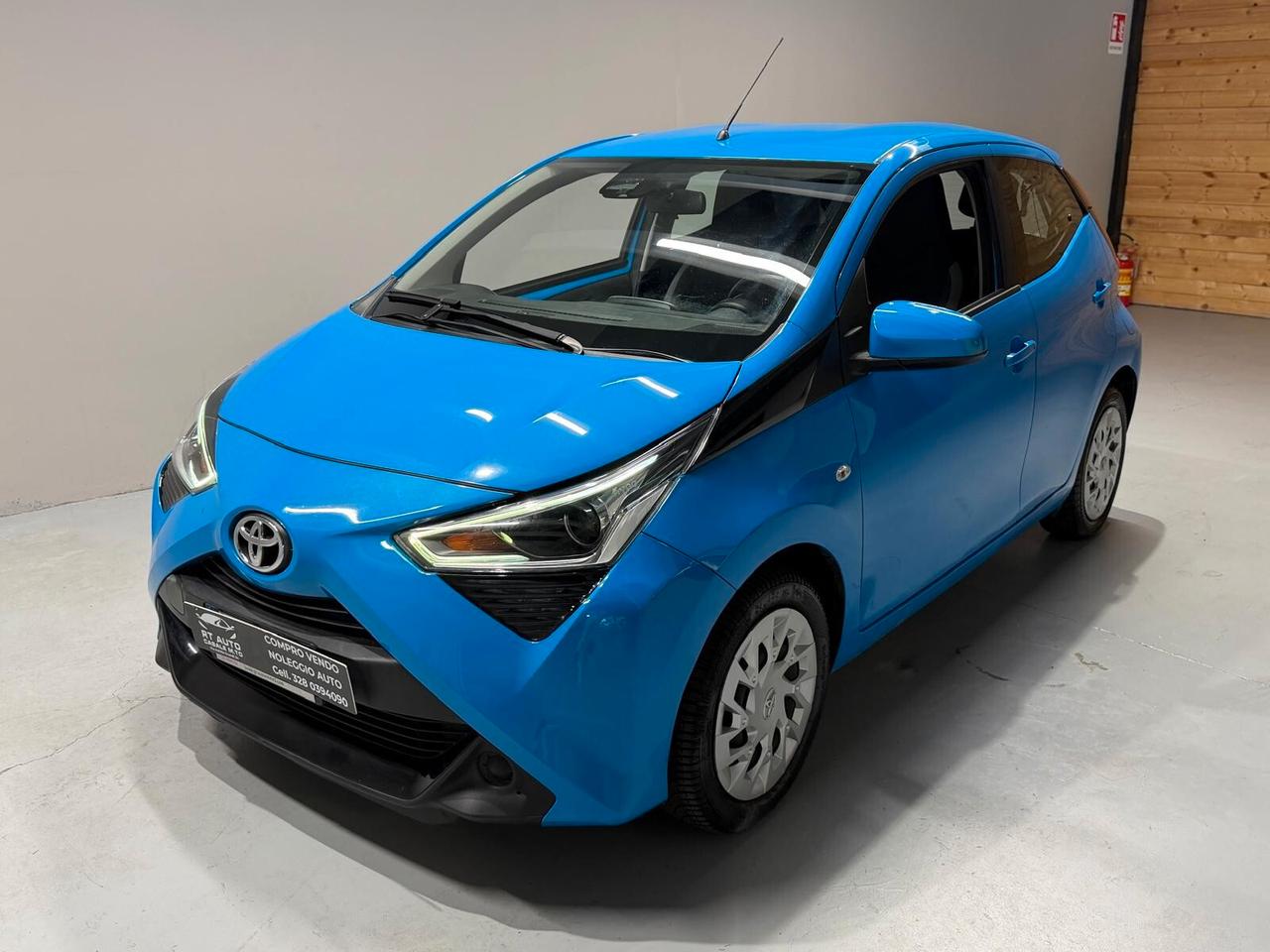 Toyota Aygo Connect 1.0 VVT-i 72 CV 5 porte x-clusiv