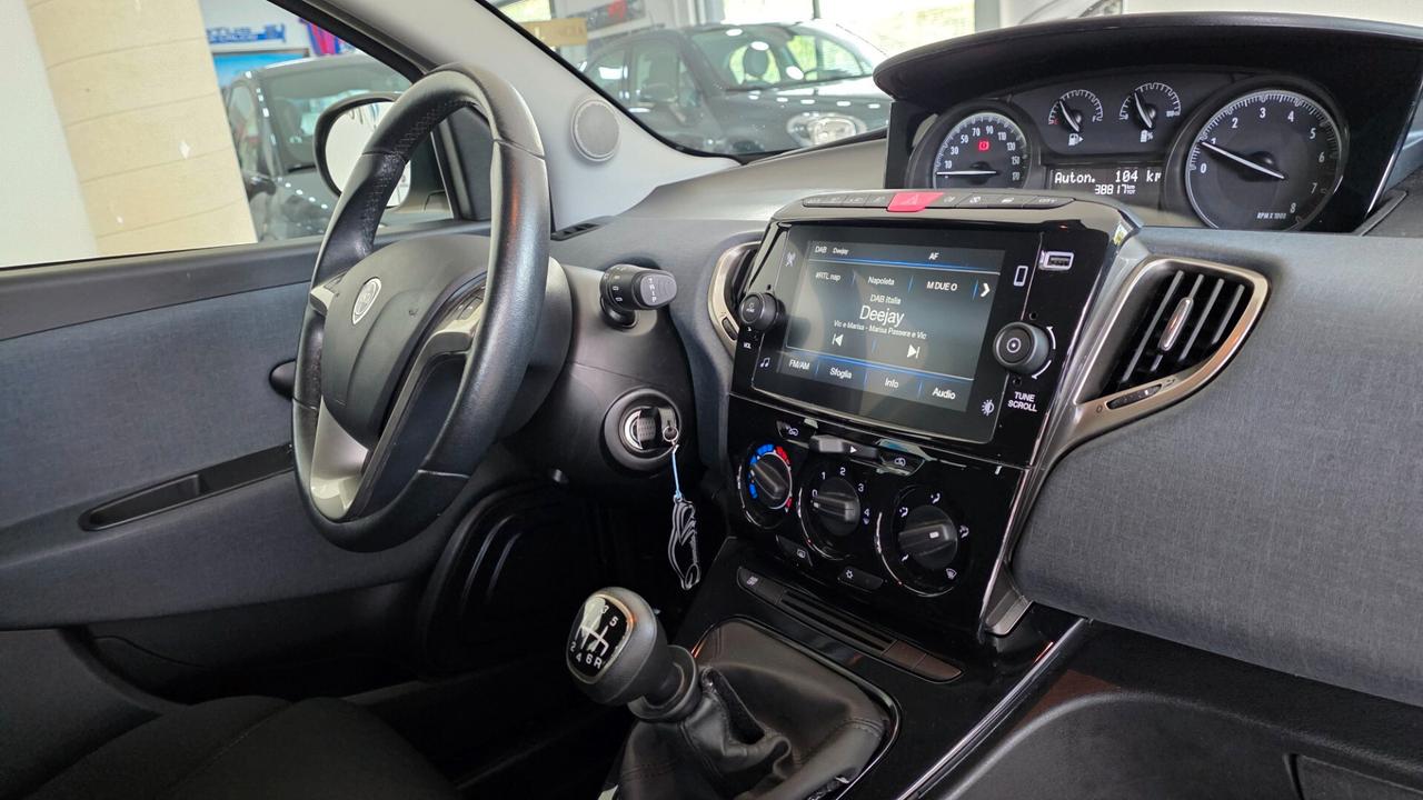 Lancia Ypsilon 1.0 FireFly 5 porte S&S Hybrid Gold