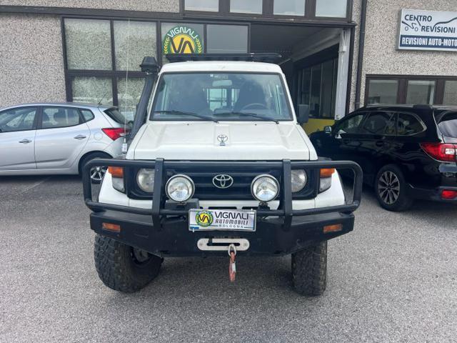TOYOTA Land Cruiser HZJ78