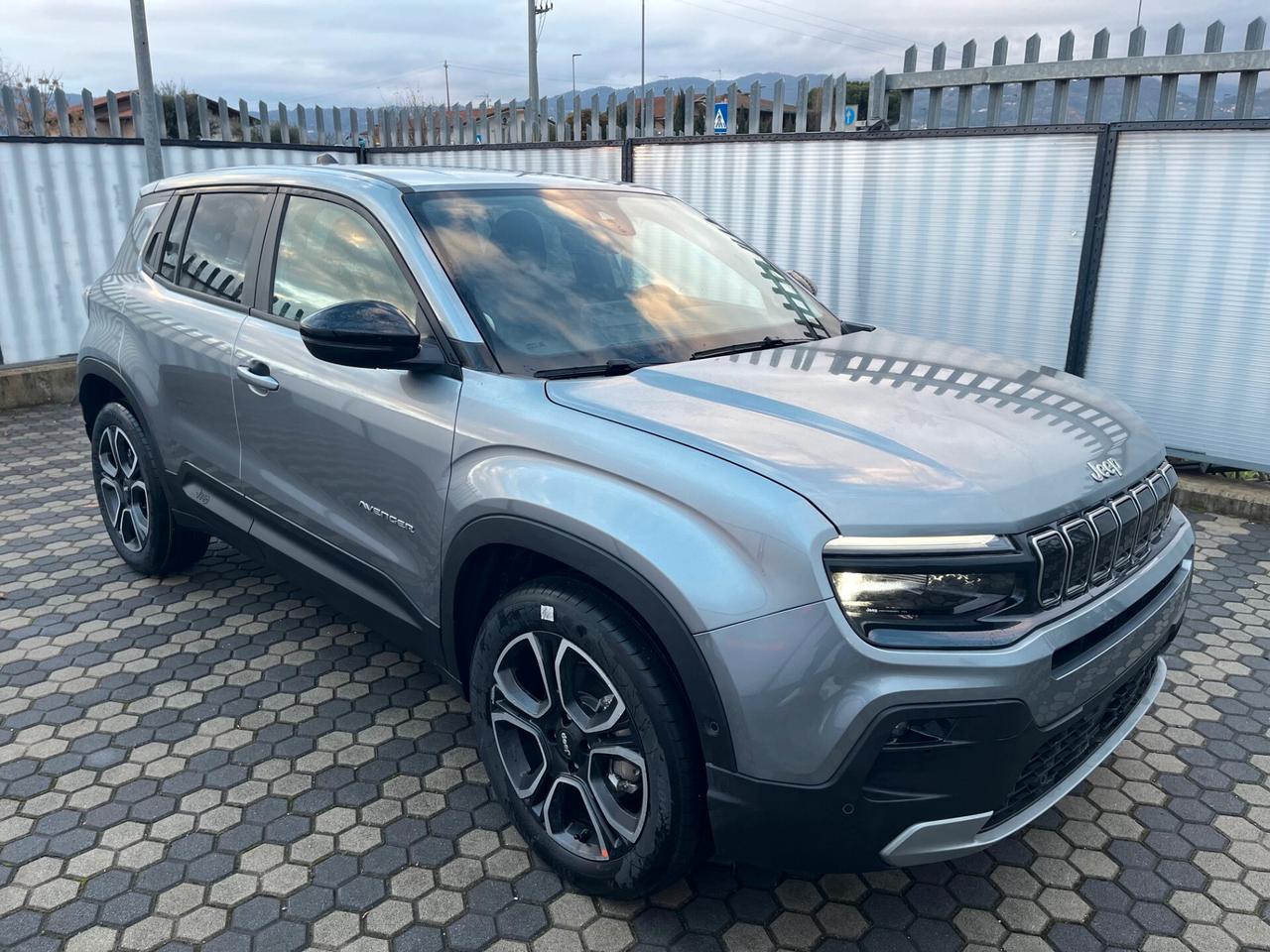 Jeep Avenger 1.2 Turbo 110 CV MHEV Summit