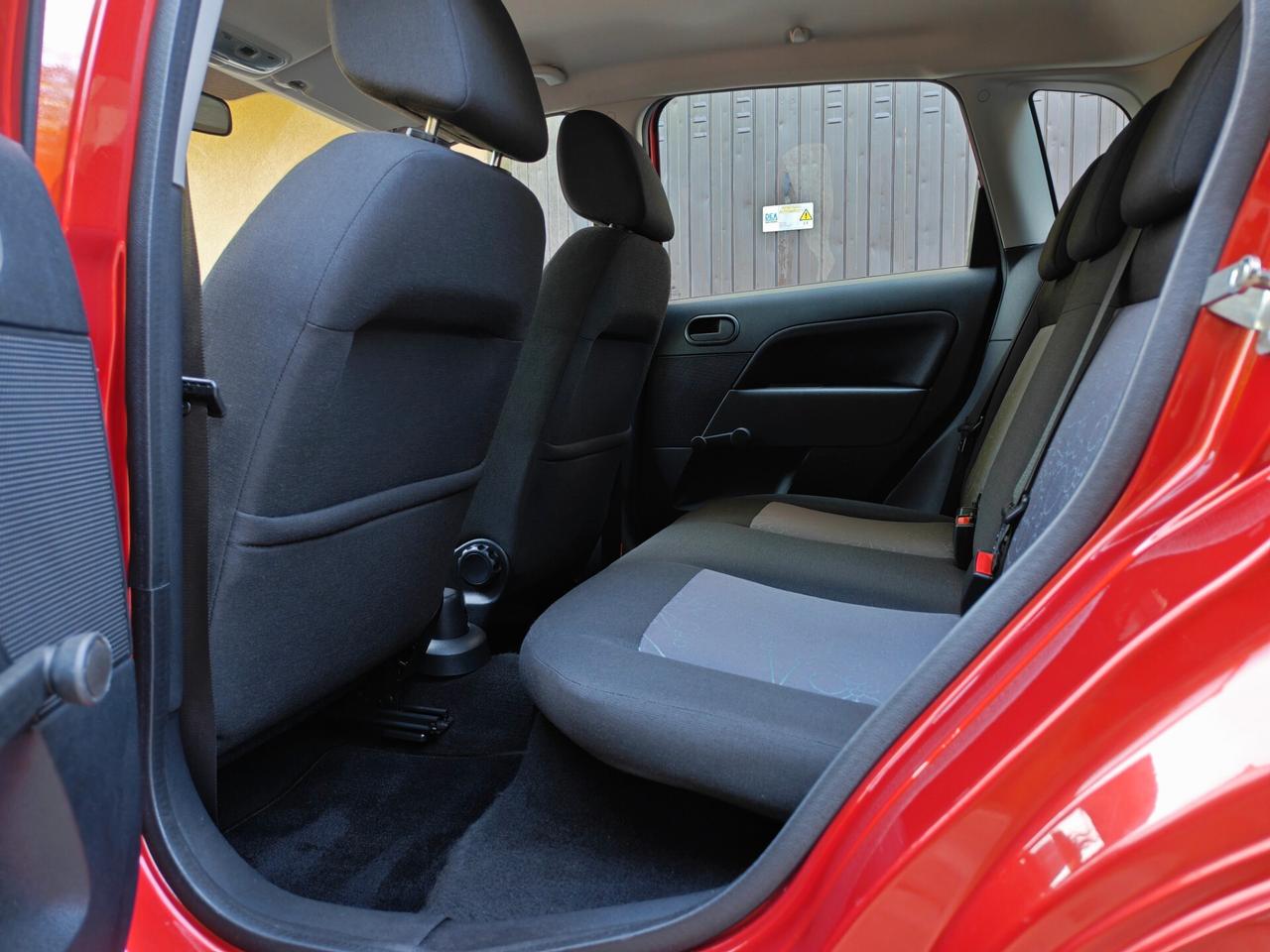 Ford Fiesta 1.2 BENZINA 75cv / 80.000km / Unipro