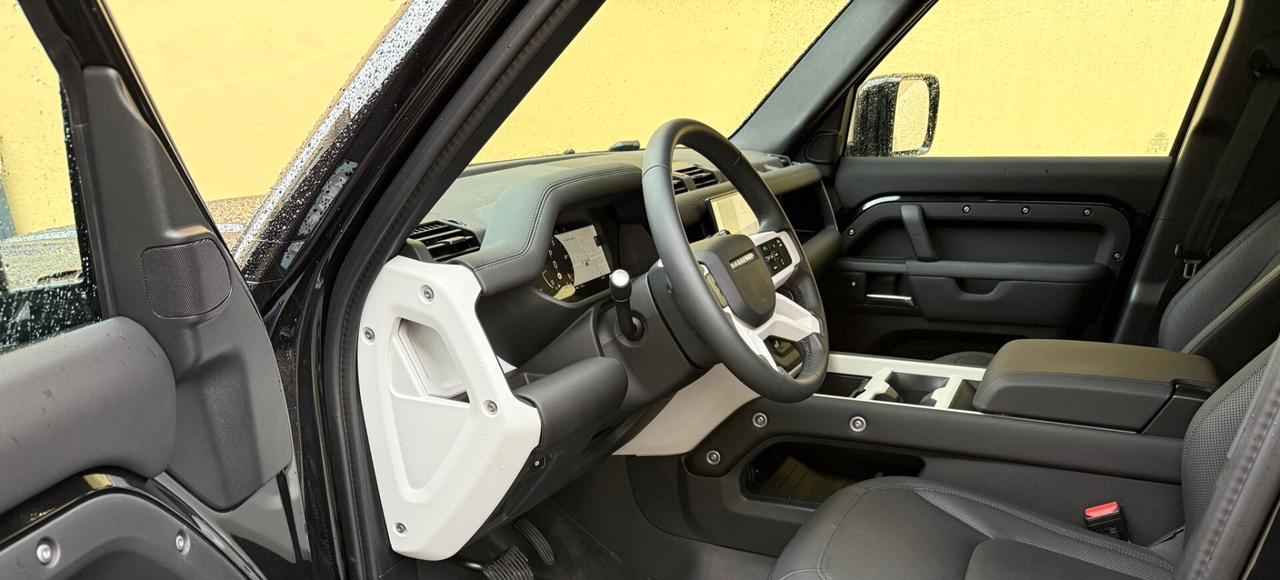 Land Rover Defender 110 3.0D I6 200 CV AWD Auto X-Dynamic SE
