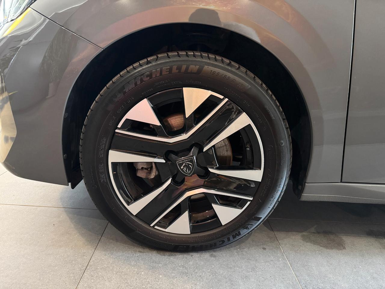 PEUGEOT 208 1.2 PURETECH ALLURE 2025