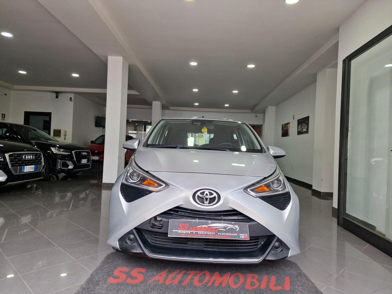 Toyota Aygo 1.0 VVT-i 72 CV 5 porte x-play MMT