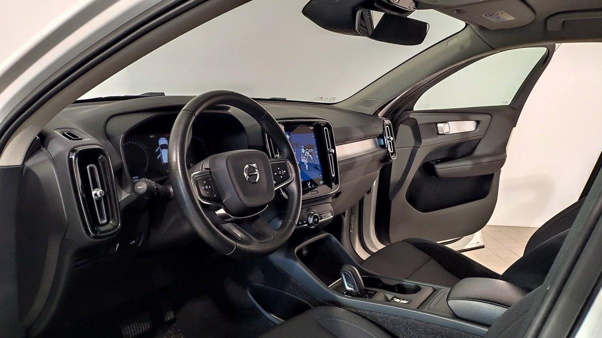 VOLVO Xc40 T2 Geartronic Momentum Pro N-1