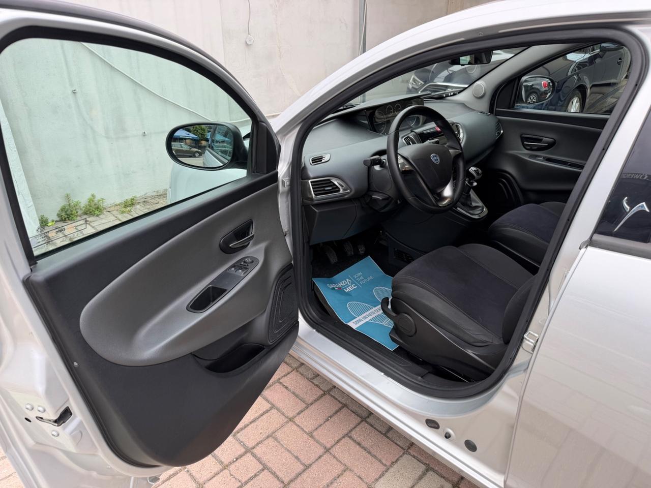 Lancia Ypsilon 1.2 Silver