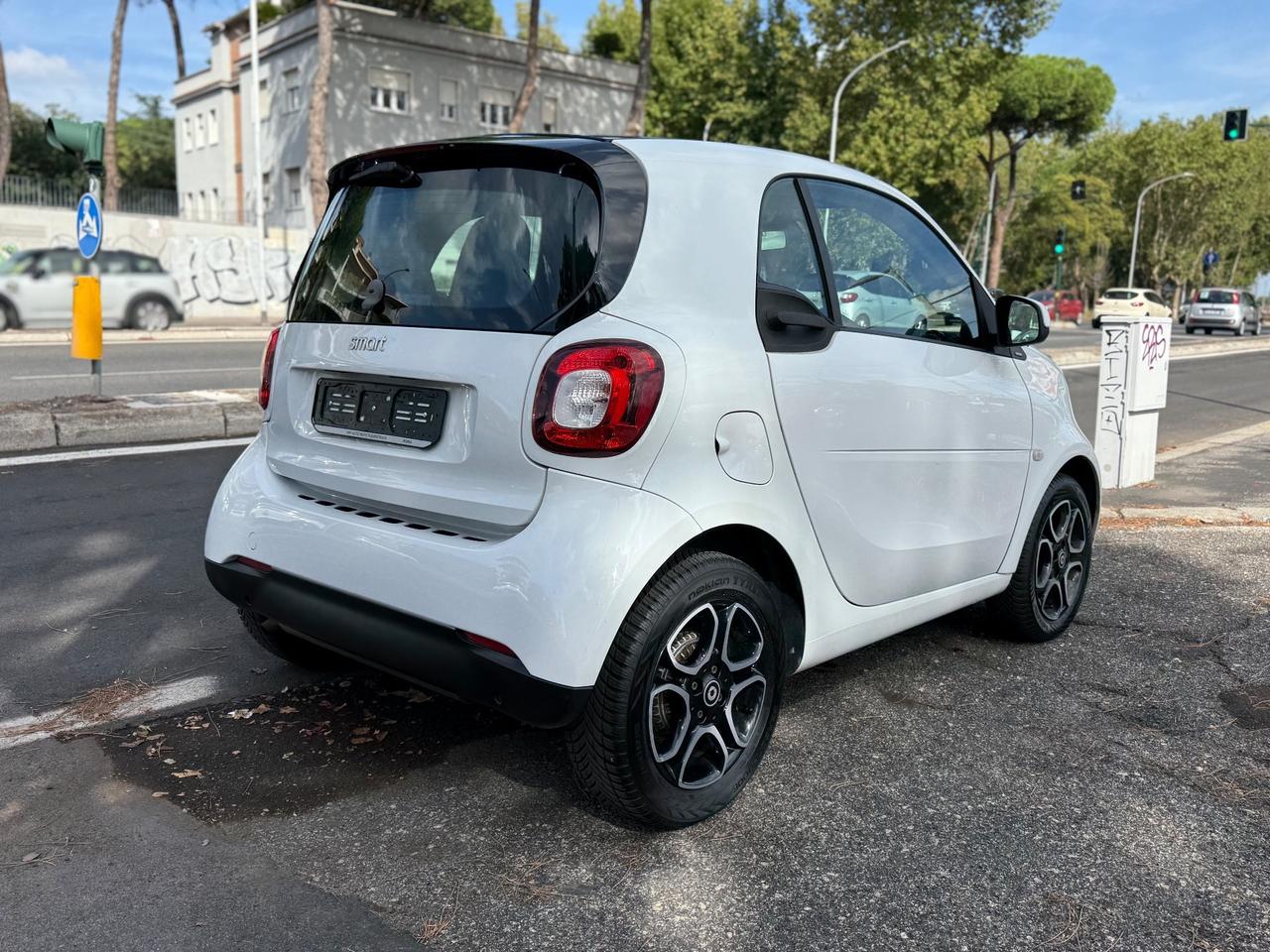 Smart ForTwo 1.0 71cv Coupe Clima cambio Auto Navi