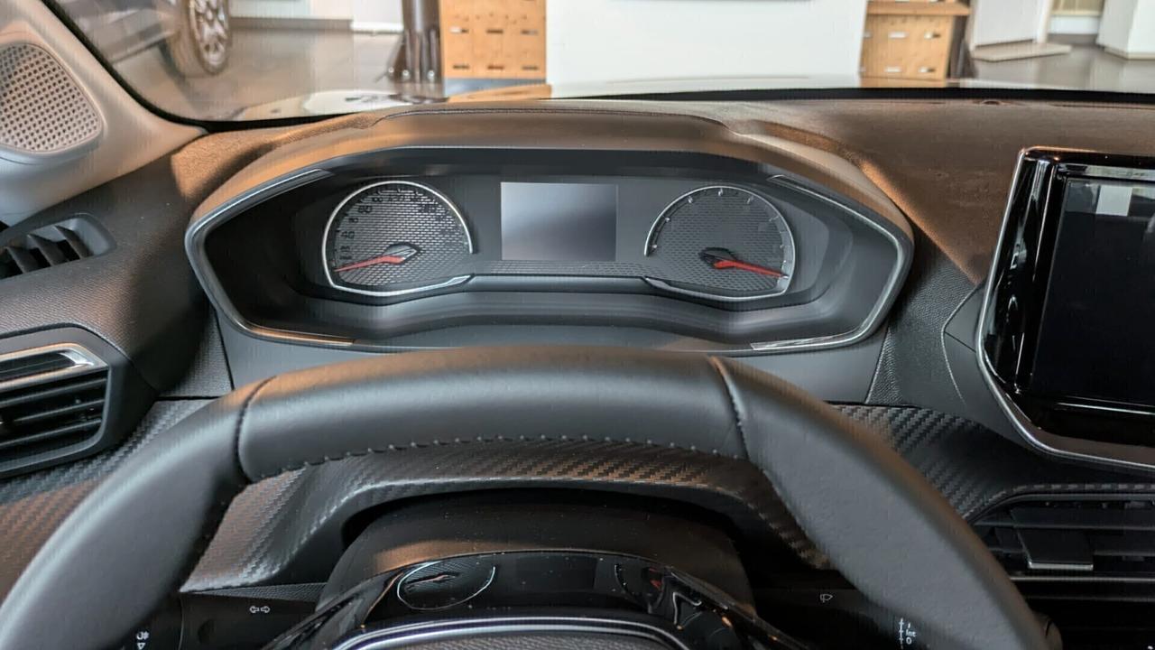 Peugeot 208 BUSINESS NUOVO MOTORE 100 TURBO A CATENA NO CINGHIA !!