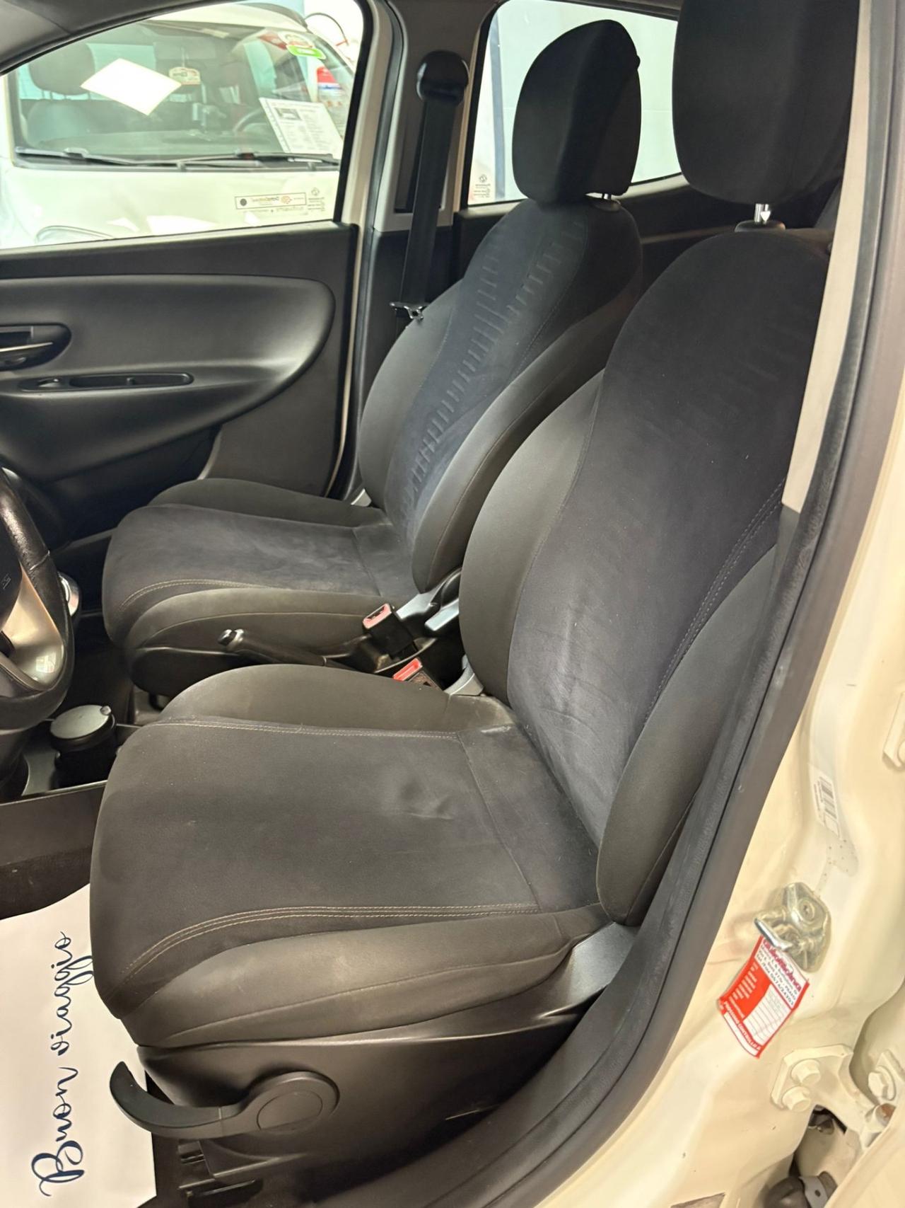 Lancia Ypsilon 0.9 TwinAir 85 CV 5 porte Metano Ecochic Silver
