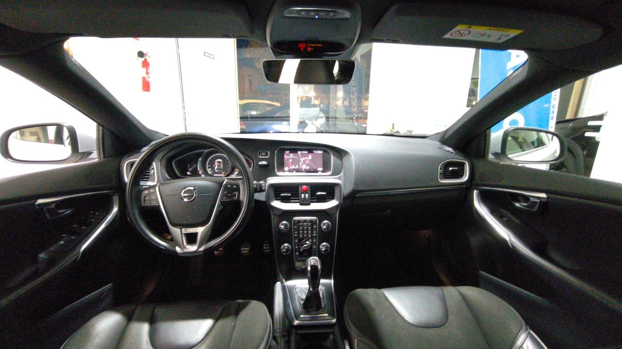 Volvo V40 D2 R-design