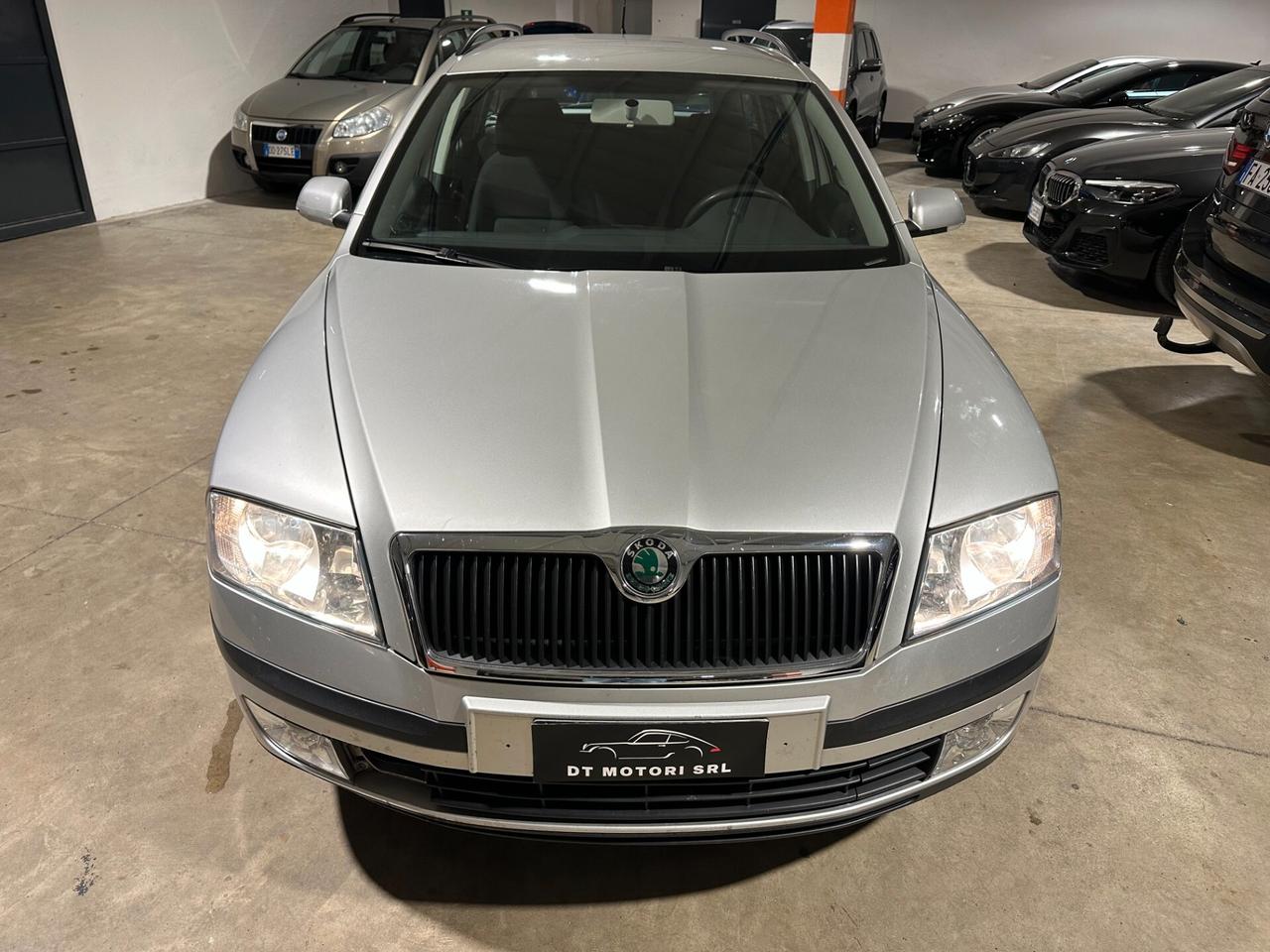 Skoda Octavia 1.6 16V FSI Ambiente - UNICO PROPRIETARIO A/C