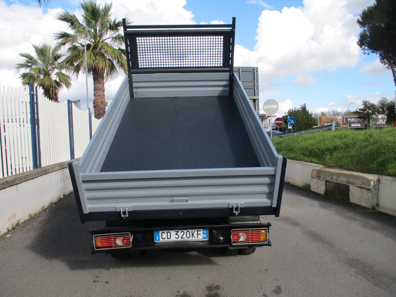 Nissan Cabstar 3000 120CV RIBALTBILE TRILATERALE **PERFETTO**