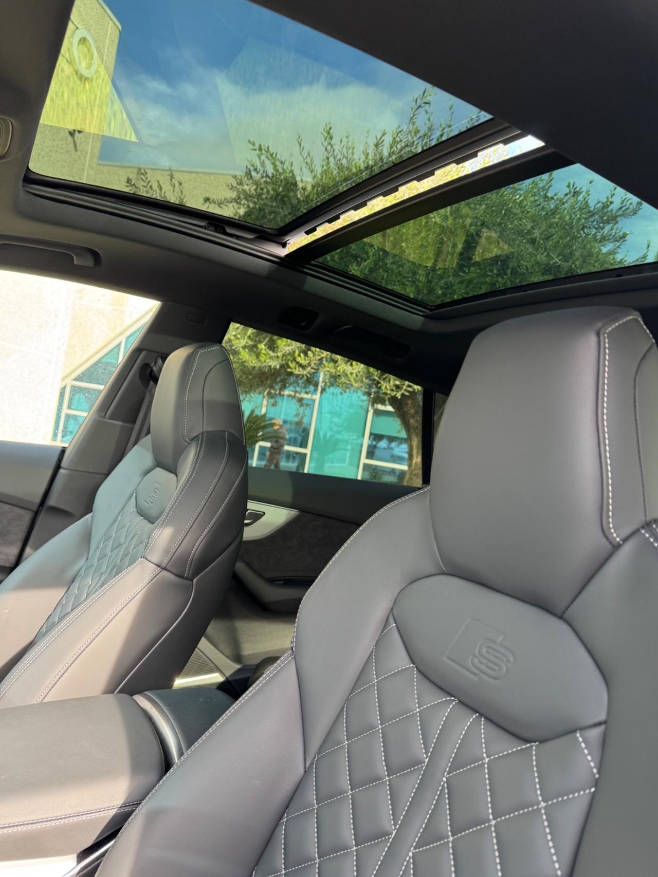 Audi Q8 Sline quattro possibilità noleggio no scoring