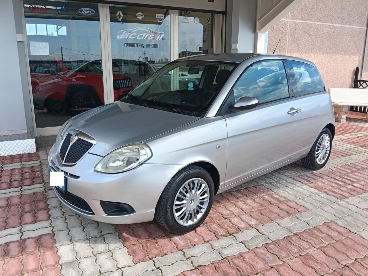 Lancia Ypsilon 1.3 MJT 75 CV Argento