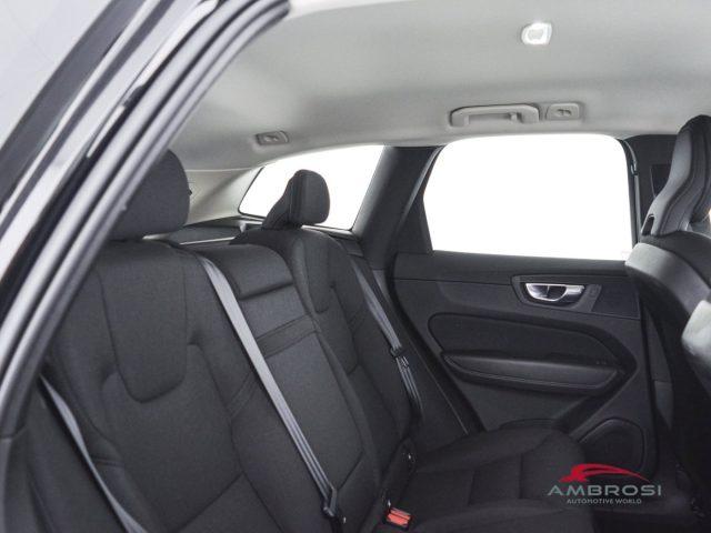 VOLVO XC60 B4 (d) AWD Geartronic Business Plus