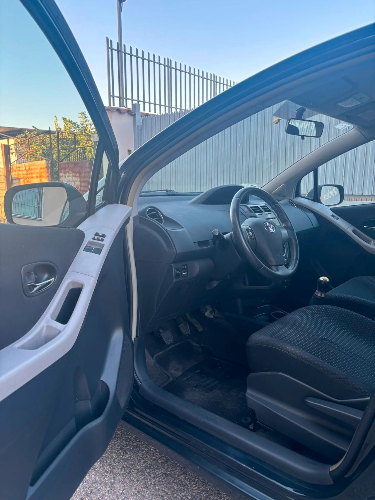 Toyota Yaris 1.0 5 porte Sol ANNO 2010