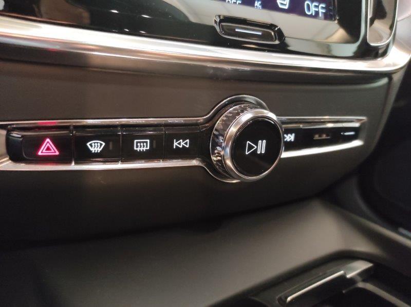 VOLVO V60 (2018-->) - V60 B4 (d) Geartronic Momentum Business