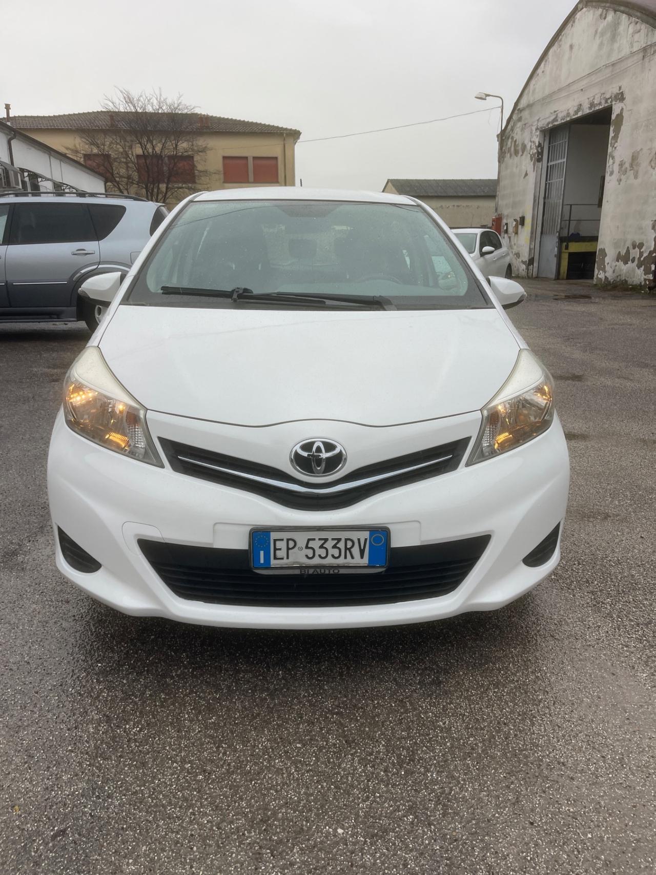 Toyota Yaris 1.0 5 porte Lounge