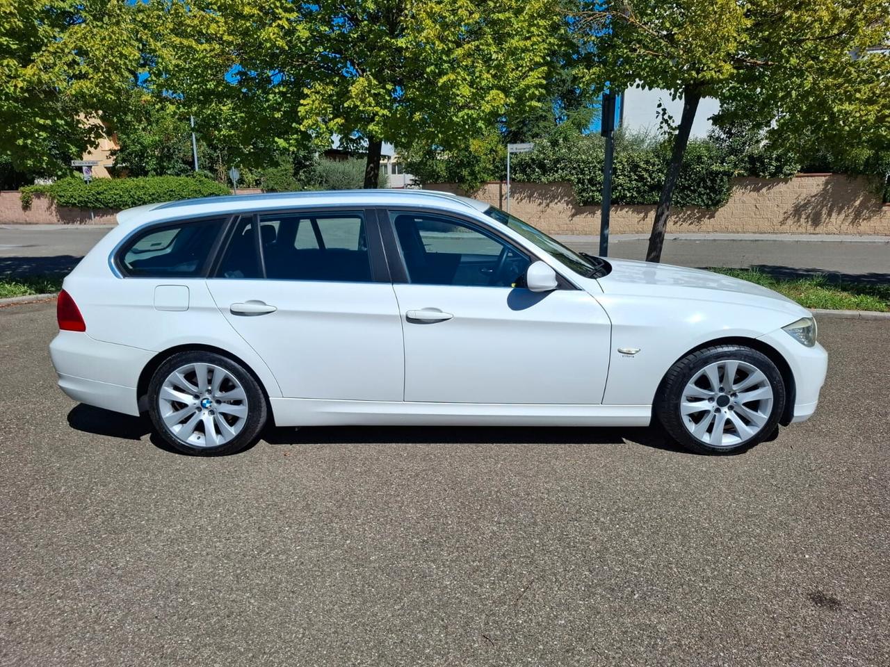 Bmw 318 SW 2.0 TDI 143CV del 2011 NEOPATENTATI