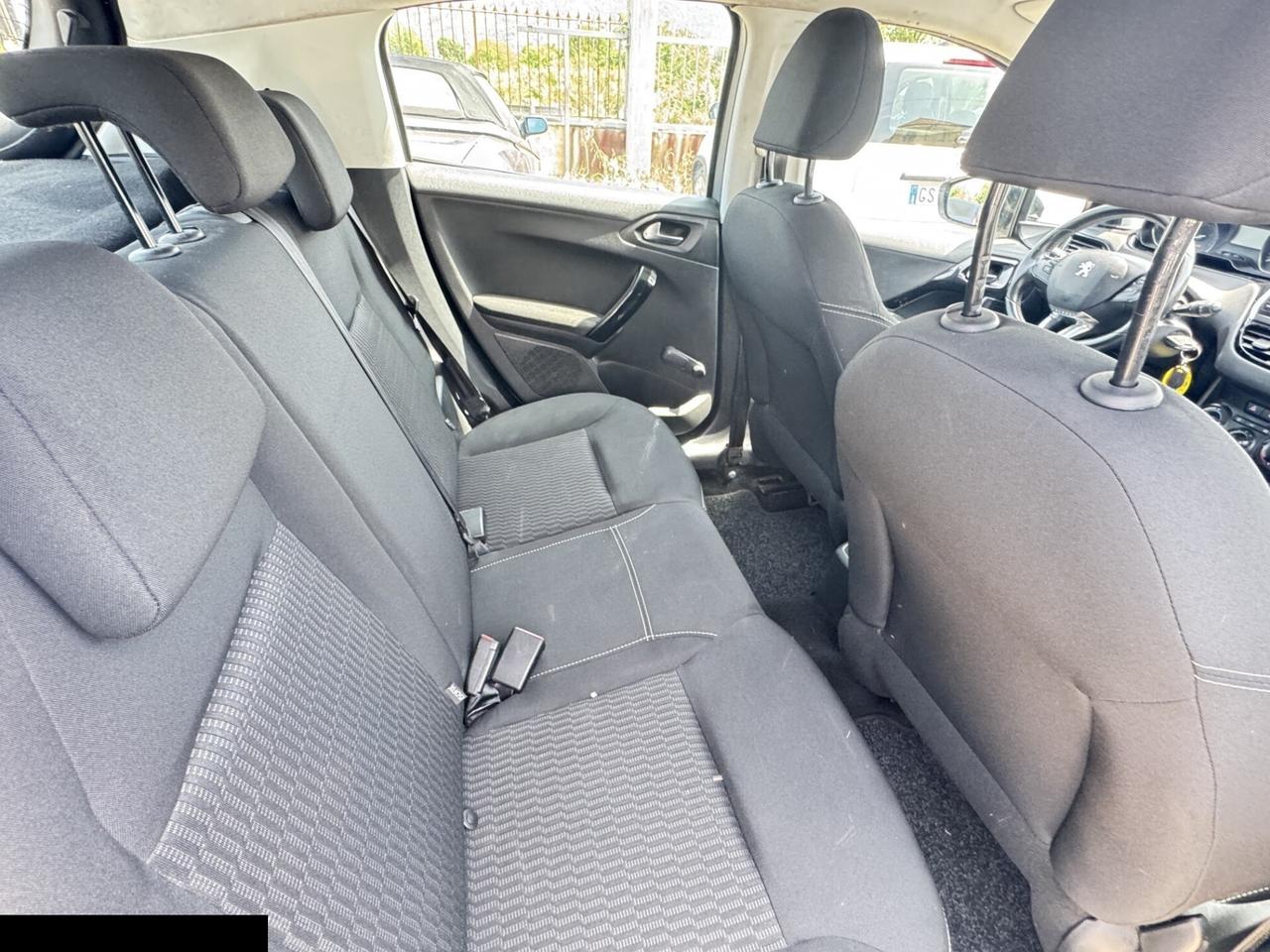 PEUGEOT 208 1.2 BENZINA ADATTA NEOPATENTATI