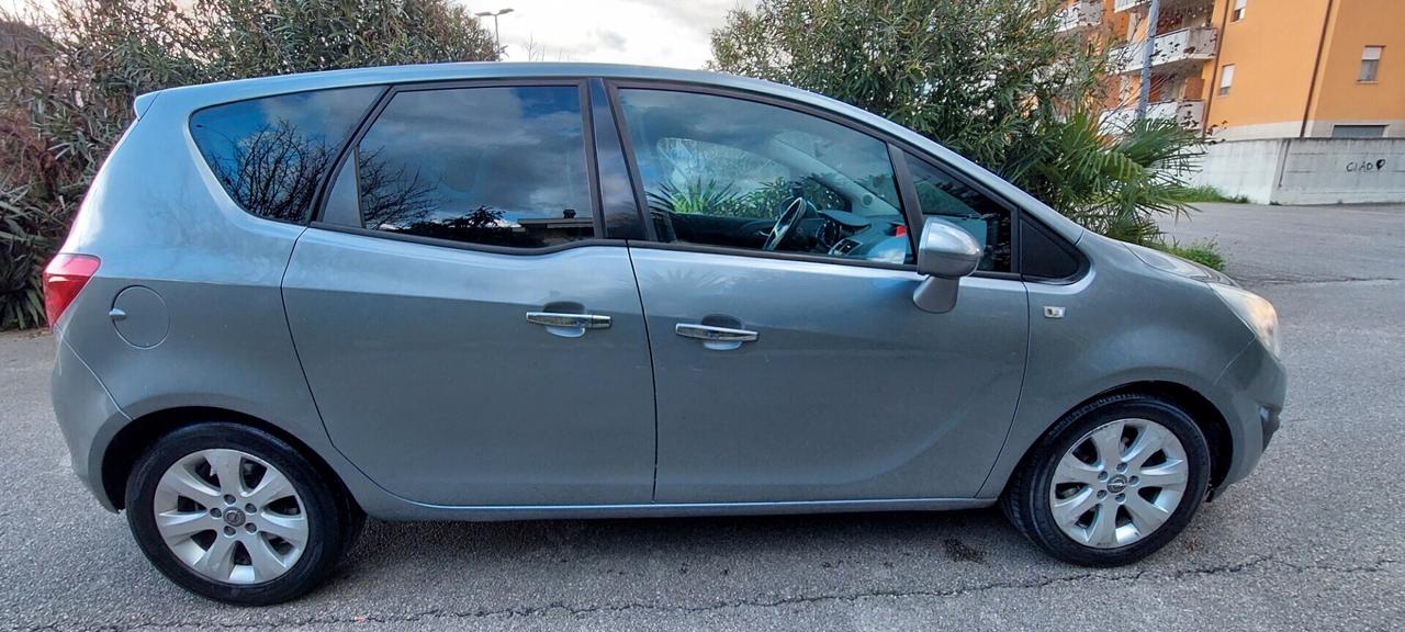 MERIVA 1,3 DIESEL 75 CV COSMO PELLE SEDILI RISCALDABILI SENSORI TELEFONOLEGA IMPECCABILE