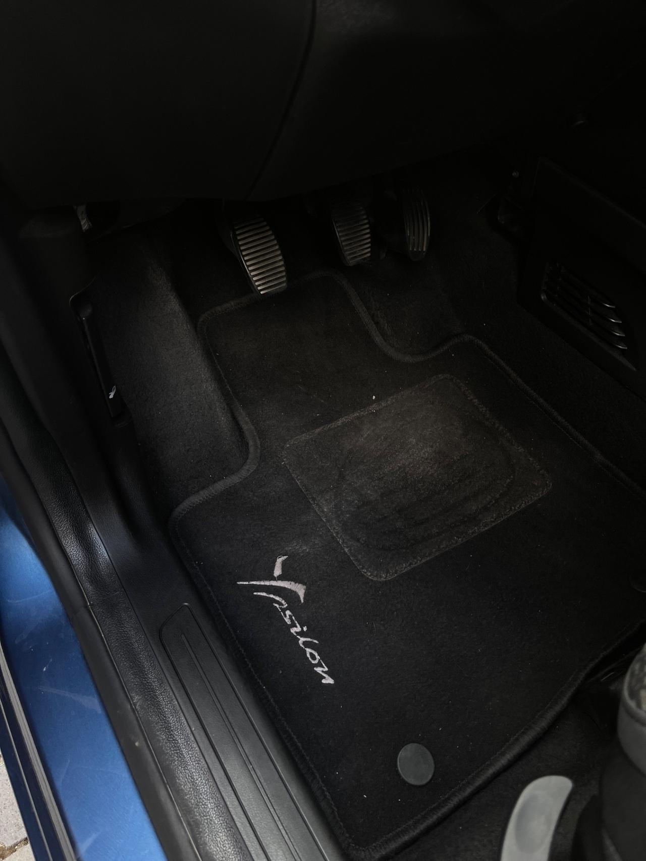 Lancia Ypsilon Hybrid LED UCONNECT