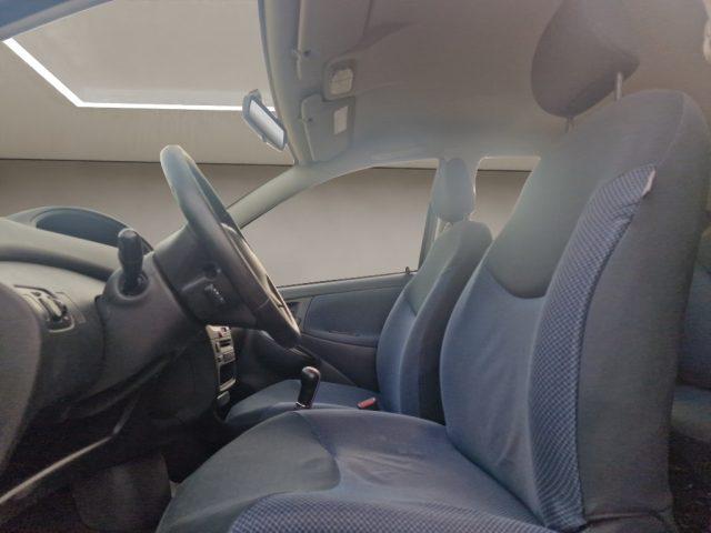 TOYOTA Yaris 1.0i 16V cat 5 porte Sol