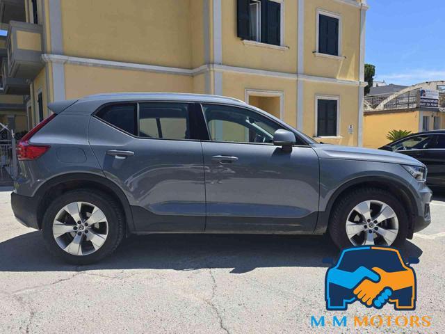 VOLVO XC40 T2 Momentum Pro