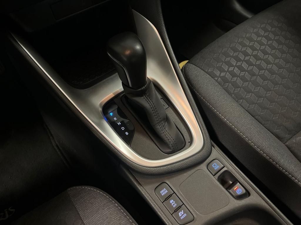 Toyota Yaris 1.5 hybrid Business